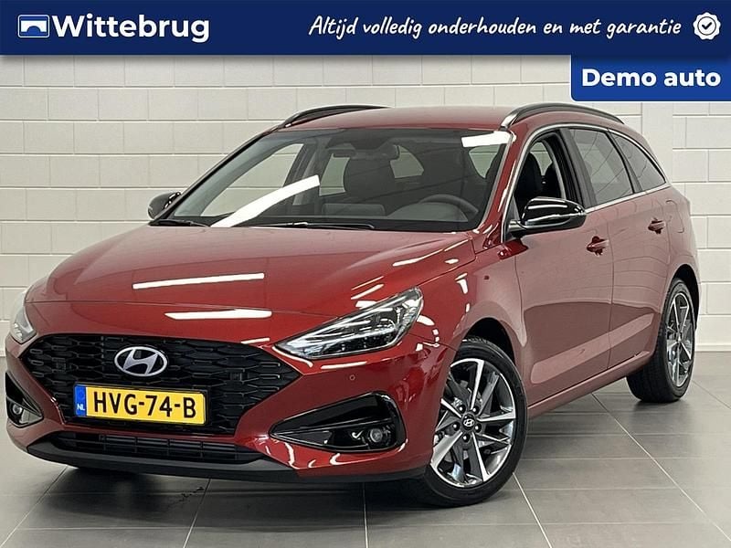 Rood, metallic lak Gebruikt 2025 Hyundai i30 Premium Stationwagen | € 38.925 - Afbeelding 1/3