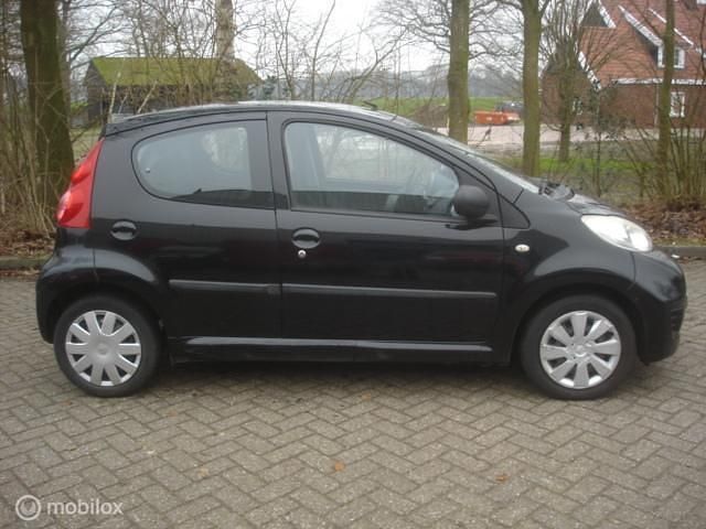 Occasion Peugeot 107 Urban Move 68 PK (50 kW) 2010 Zwart Hatchback