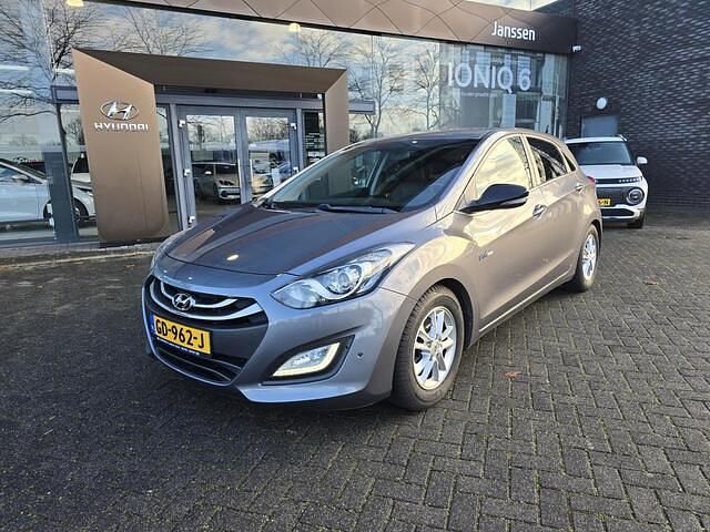 Grijs (metallic) Occasion 2015 Hyundai i30 GO! Hatchback | € 10.950 (Eerlijke prijs) - Afbeelding 1/4