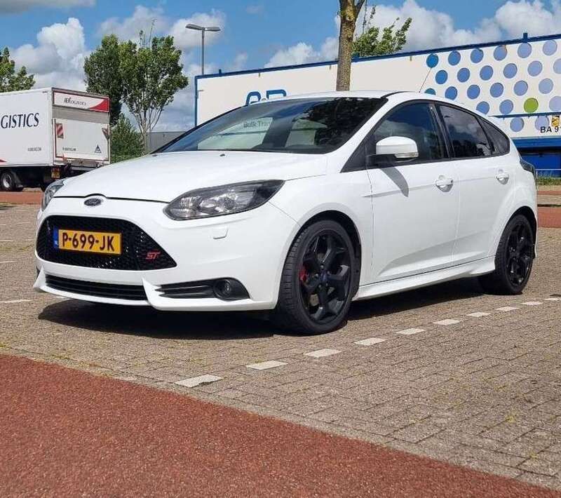 Wit Gebruikt 2013 Ford Focus ST Hatchback | € 13.499 (Iets duurder) - Afbeelding 1/4