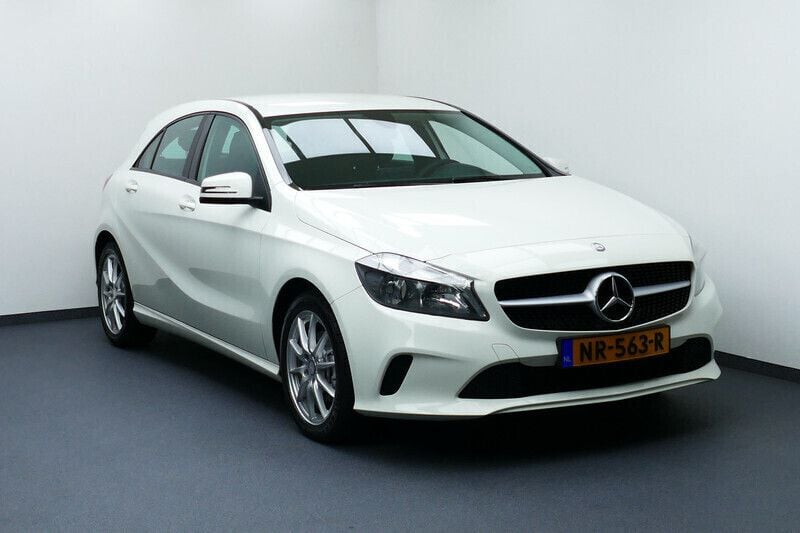Wit Gebruikt 2017 Mercedes A160 Hatchback | € 13.444 (Eerlijke prijs) - Afbeelding 1/4