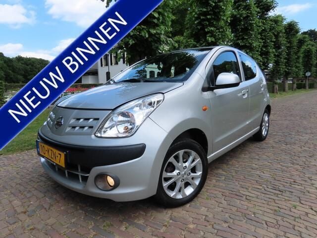 Grijs, metallic lak Gebruikt 2010 Nissan Pixo Acenta Hatchback | € 1.850 (Eerlijke prijs) - Afbeelding 1/4