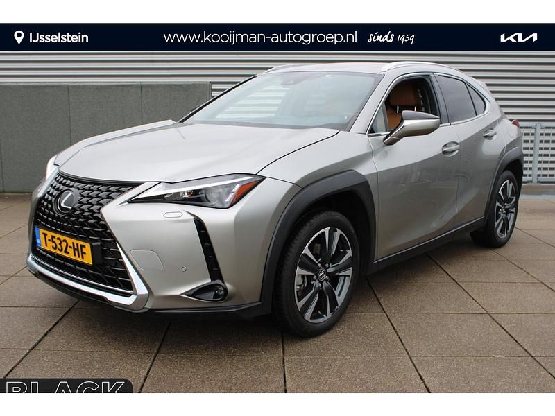 Grijs Gebruikt 2023 Lexus UX Business Edition SUV | € 36.544 (Eerlijke prijs) - Afbeelding 1/4