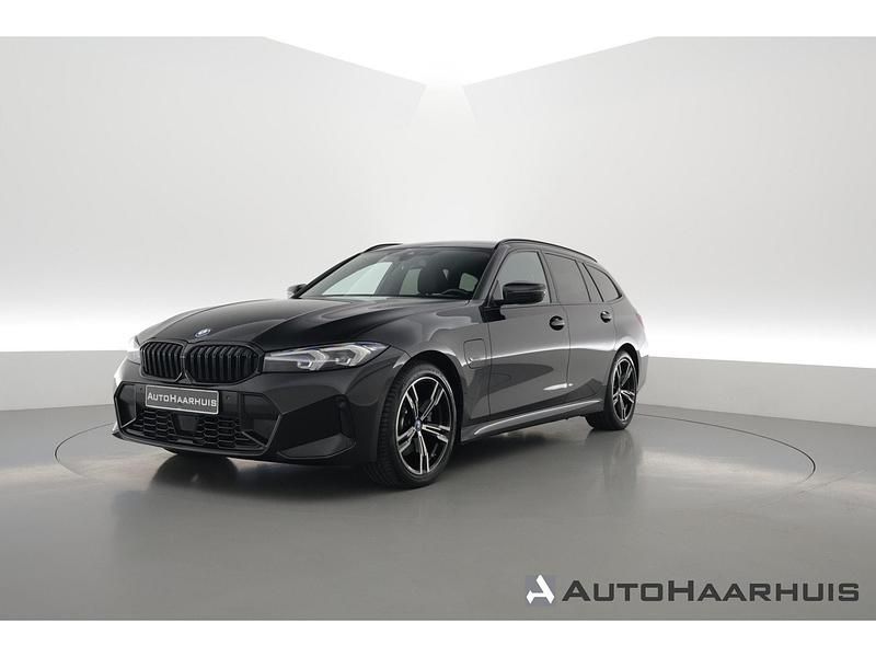 Zwart Occasion 2022 BMW 320 Shadowline Stationwagen | € 35.900 (Duur) - Afbeelding 1/3