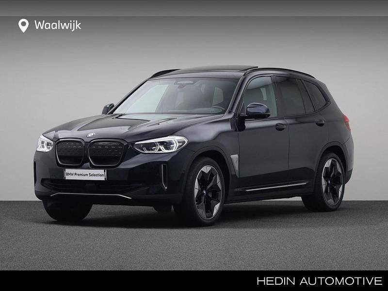 M carbonschwarz metallic (donker zwart metallic) Gebruikt 2021 BMW iX3 Comfort Edition SUV | € 37.880 (Eerlijke prijs) - Afbeelding 1/2