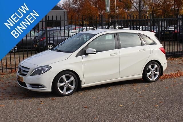 Wit Gebruikt 2014 Mercedes B180 Prestige MPV | € 7.450 (Eerlijke prijs) - Afbeelding 1/4