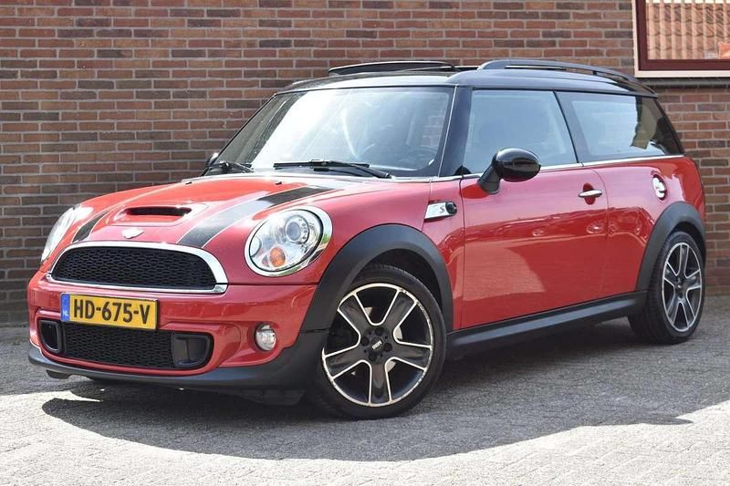 Rood, metallic lak Gebruikt 2012 Mini Cooper SD Clubman Chili Stationwagen | € 4.949 - Afbeelding 1/4