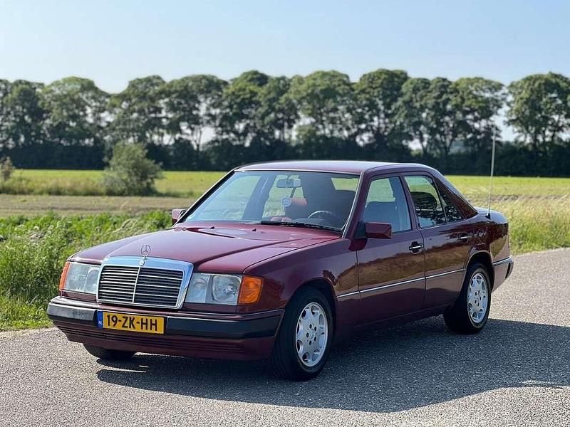 Occasion Mercedes E230 132 PK (97 kW) 1992 Rood Sedan