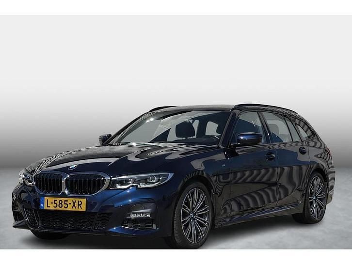 Blauw Occasion 2021 BMW 318 Basis Stationwagen | € 34.785 (Duur) - Afbeelding 1/4