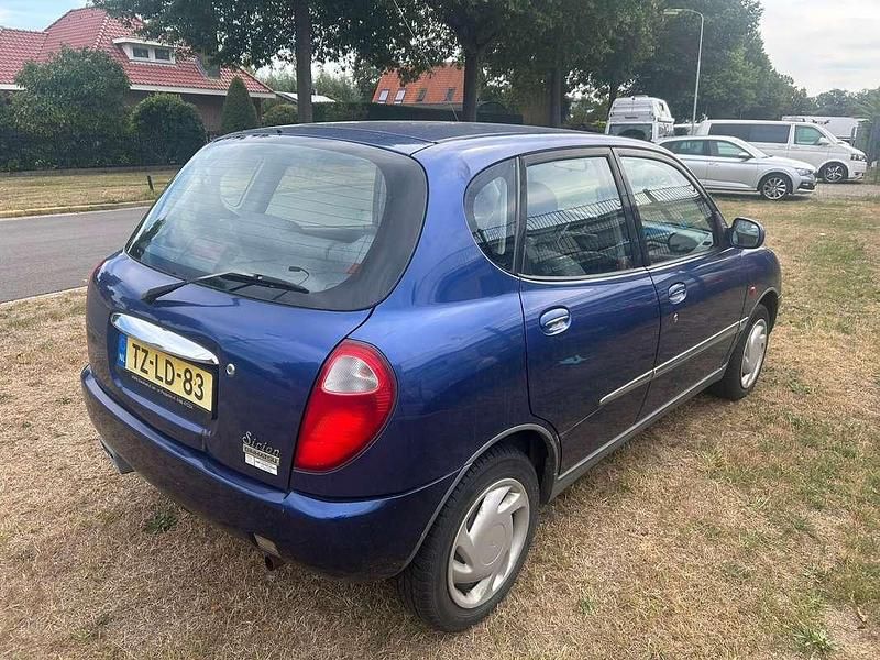Occasion Daihatsu Sirion 56 PK (41 kW) 1998 Blauw Hatchback