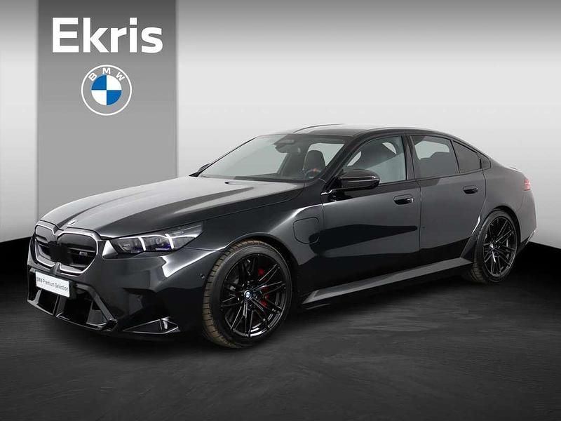 Zwart, metallic lak Gebruikt 2025 BMW M5 Comfort Edition Sedan | € 149.900 - Afbeelding 1/4