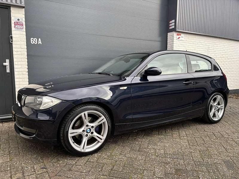 Blauw Gebruikt 2009 BMW 120 Hatchback | € 5.950 (Eerlijke prijs) - Afbeelding 1/4