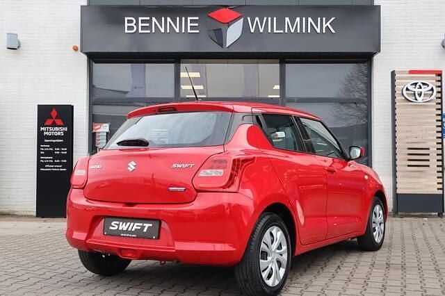 Occasion Suzuki Swift Comfort 83 PK (61 kW) 2023 Rood Hatchback