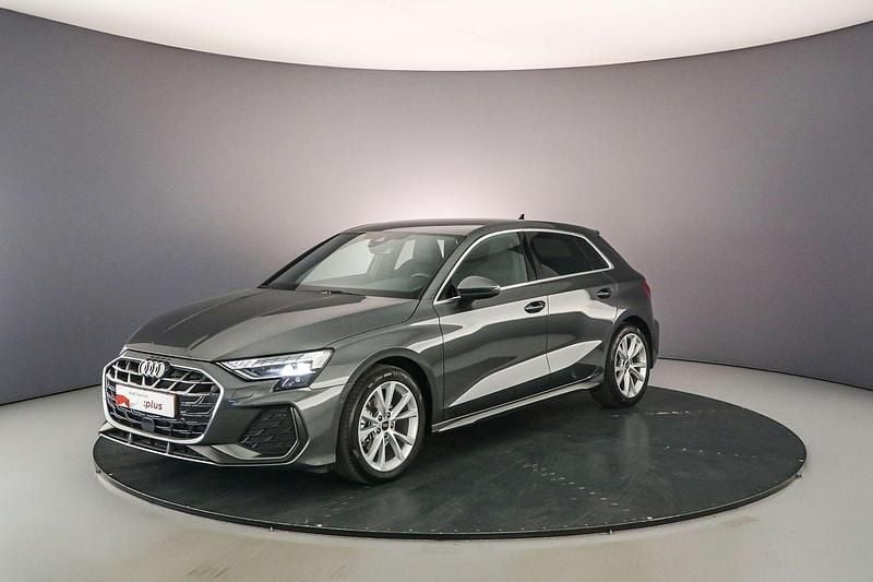 Grijs Gebruikt 2024 Audi A3 Sportback S-Line Hatchback | € 37.900 (Eerlijke prijs) - Afbeelding 1/4