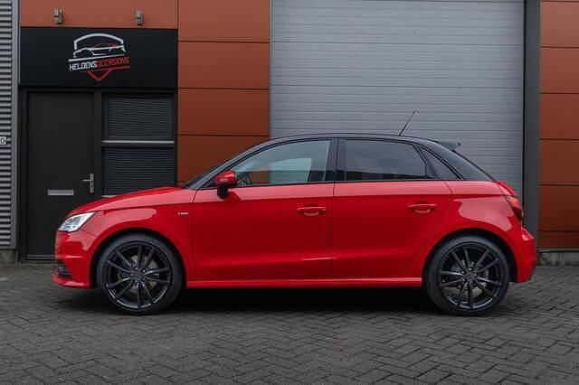 Rood Gebruikt 2017 Audi A1 Sportback Design Hatchback | € 14.499 (Eerlijke prijs) - Afbeelding 1/4