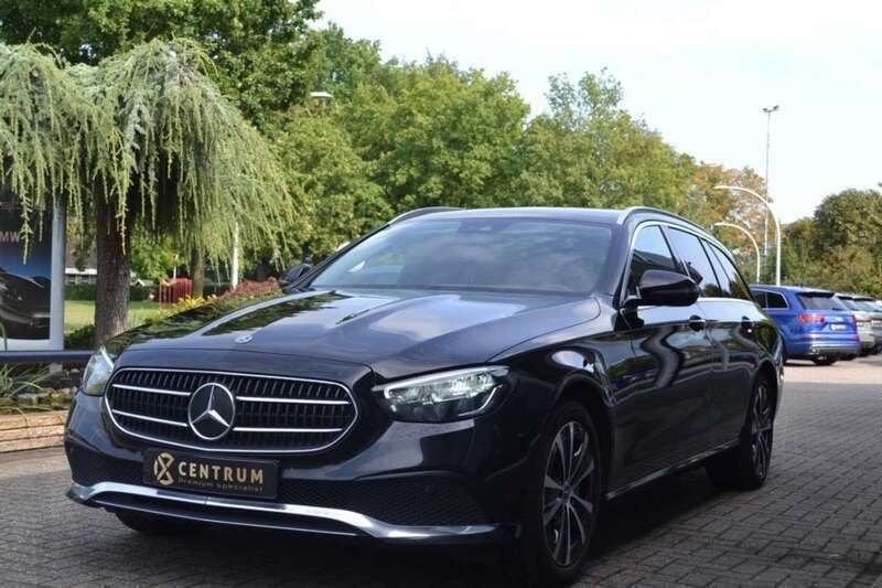 Zwart, metallic lak Gebruikt 2021 Mercedes E300 Stationwagen | € 34.750 (Duur) - Afbeelding 1/4