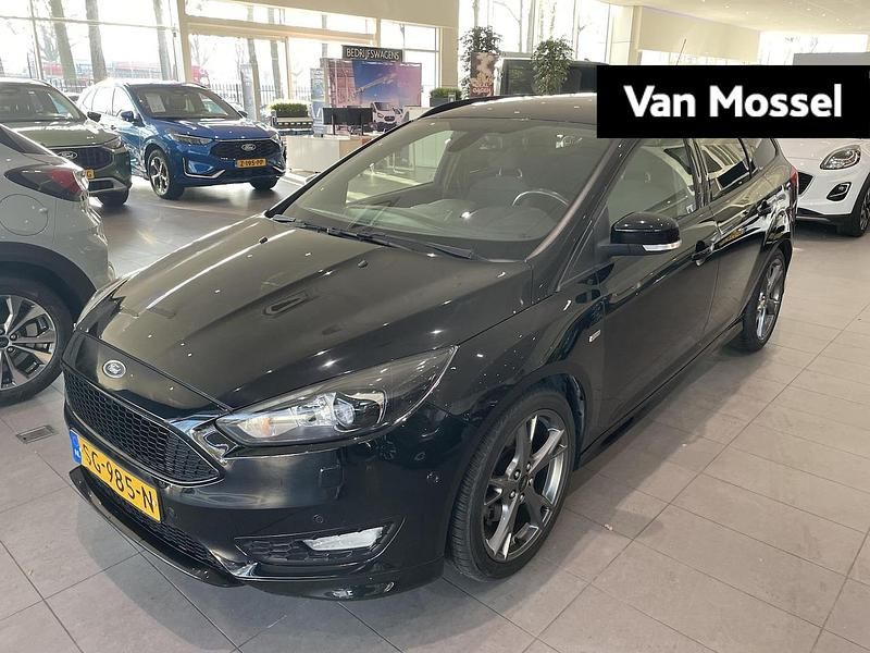 Zwart Gebruikt 2018 Ford Focus ST-Line Stationwagen | € 11.995 (Super prijs) - Afbeelding 1/4