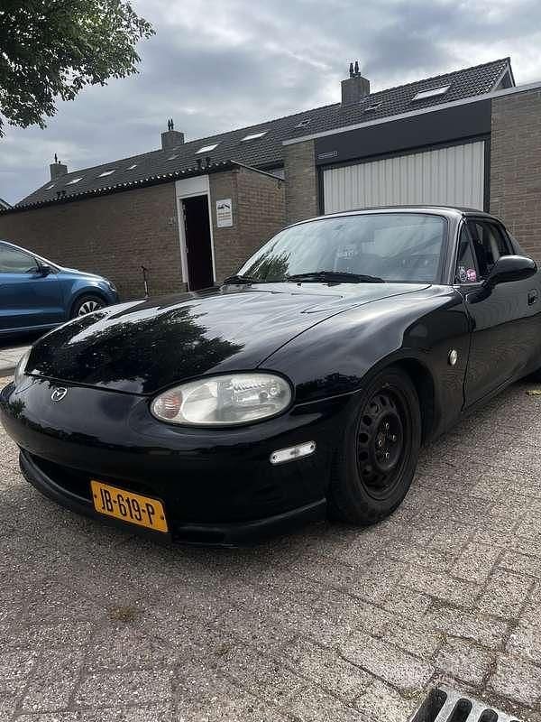 Zwart Gebruikt 1999 Mazda MX5 Cabriolet | € 3.000 (Iets duurder) - Afbeelding 1/4