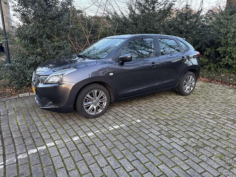 Grijs Occasion 2016 Suzuki Baleno Exclusive Hatchback | € 11.500 (Eerlijke prijs) - Afbeelding 1/4
