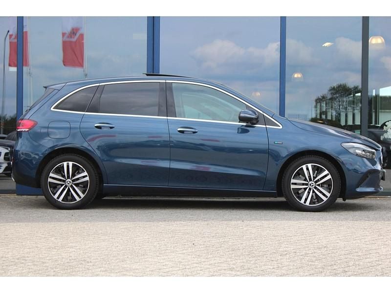 Blauw Gebruikt 2021 Mercedes B250 Premium Plus MPV | € 28.900 (Goede deal) - Afbeelding 1/4
