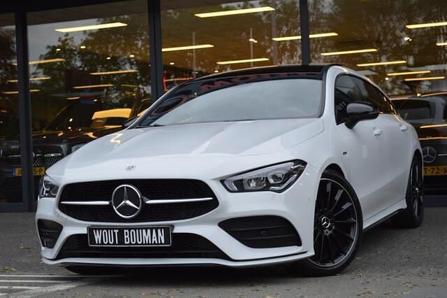 Wit Gebruikt 2021 Mercedes CLA200 Shooting Brake AMG Stationwagen | € 30.900 (Eerlijke prijs) - Afbeelding 1/4