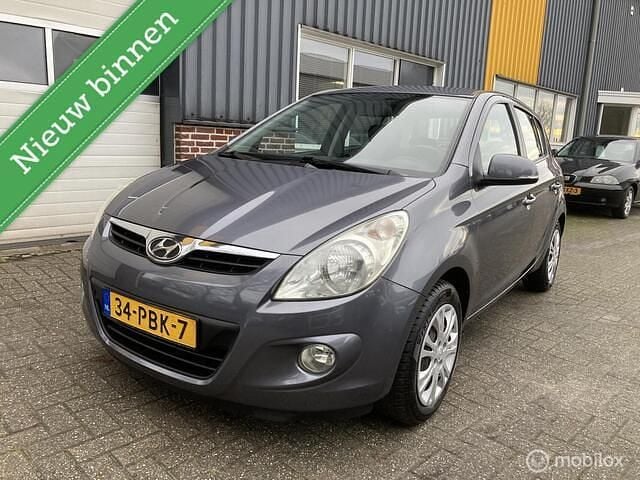 Grijs Gebruikt 2011 Hyundai i20 Hatchback | € 3.495 (Eerlijke prijs) - Afbeelding 1/4