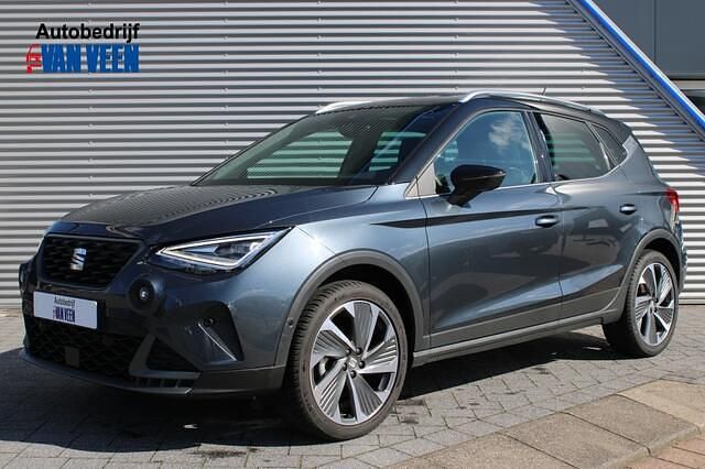 Grijs, metallic lak Gebruikt 2024 Seat Arona FR SUV | € 25.445 (Eerlijke prijs) - Afbeelding 1/4