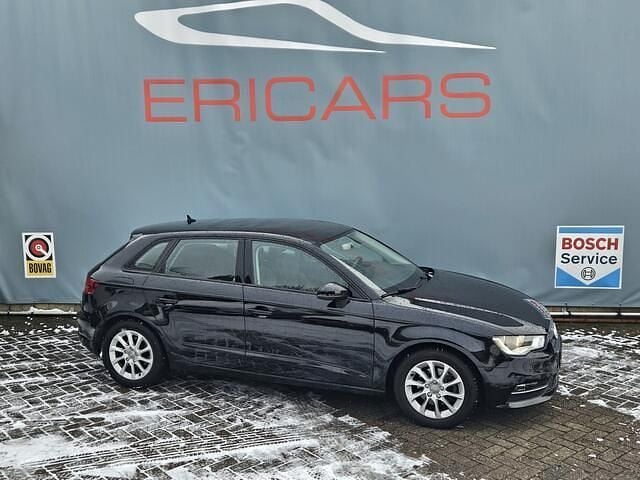 Zwart (metallic) Gebruikt 2016 Audi A3 Sportback Ambition Hatchback | € 14.950 (Super prijs) - Afbeelding 1/4