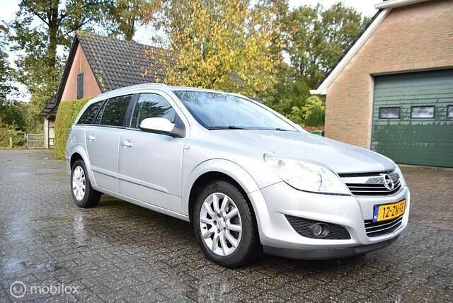 Grijs Gebruikt 2008 Opel Astra Business Stationwagen | € 2.250 (Eerlijke prijs) - Afbeelding 1/4