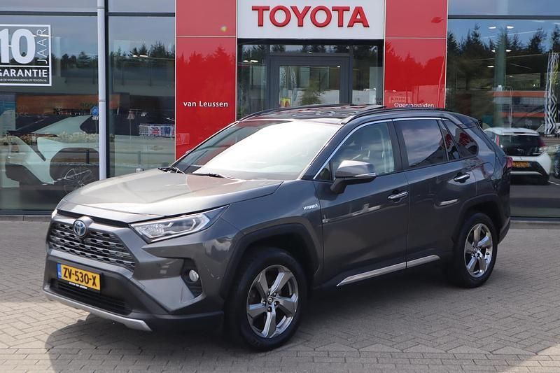 Grijs Gebruikt 2019 Toyota RAV4 Hybrid Executive SUV | € 31.900 (Eerlijke prijs) - Afbeelding 1/4