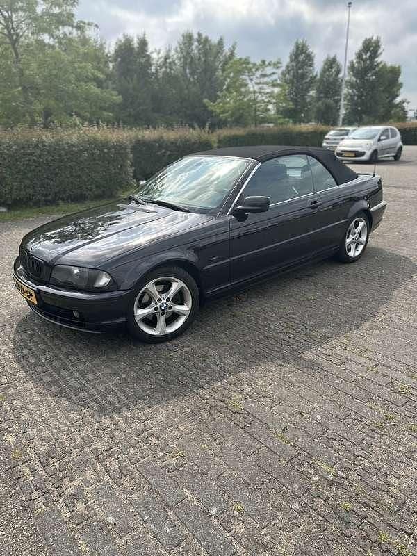 Zwart Gebruikt 2000 BMW 323 Cabriolet Cabriolet | € 6.500 - Afbeelding 1/4