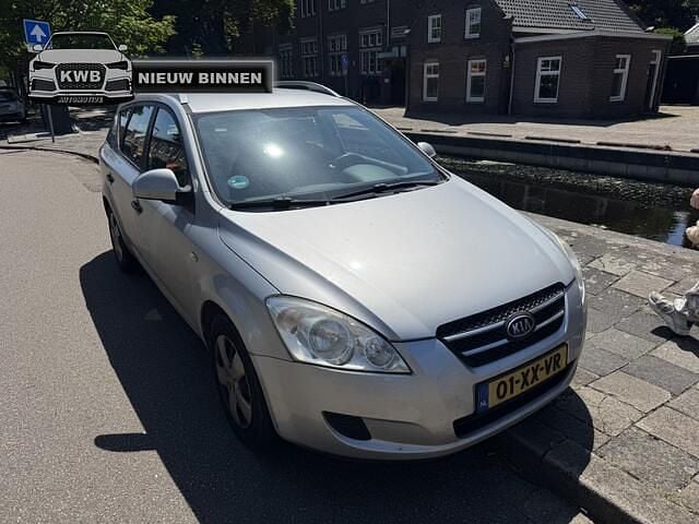 Grijs Gebruikt 2007 Kia Ceed Hatchback | € 1.750 (Eerlijke prijs) - Afbeelding 1/4