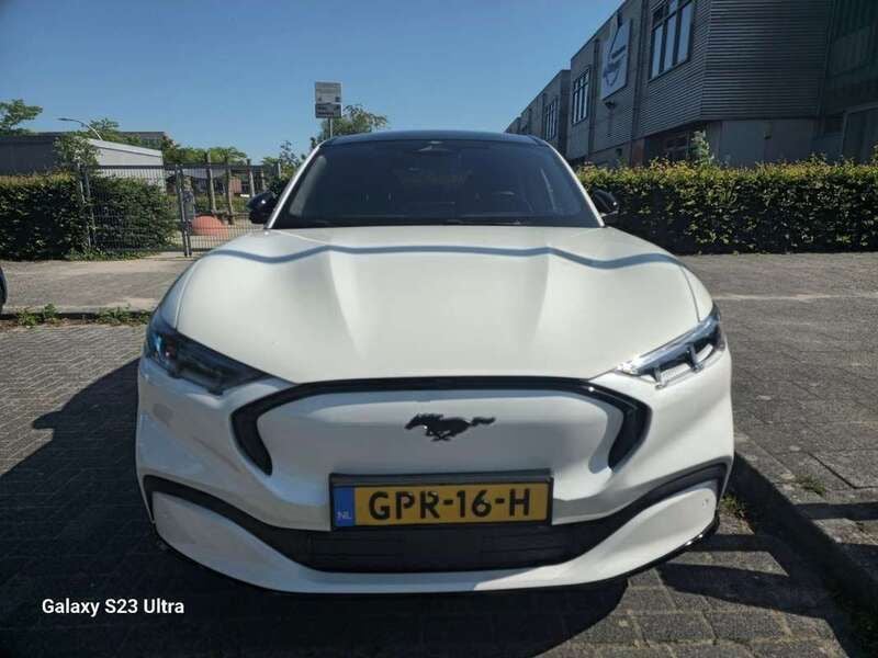 Wit Gebruikt 2023 Ford Mustang Mach-E SUV | € 36.750 (Super prijs) - Afbeelding 1/4