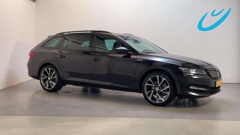 Zwart Gebruikt 2021 Skoda Superb Business Line Stationwagen | € 26.400 (Eerlijke prijs) - Afbeelding 1/3