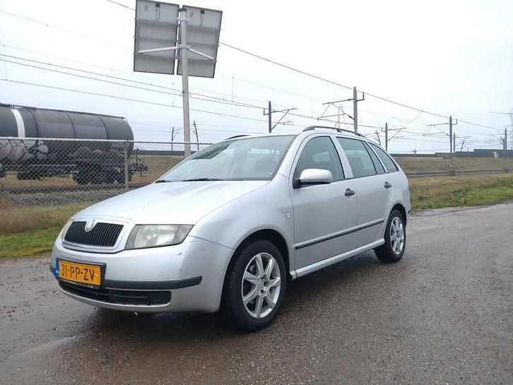 Grijs Gebruikt 2004 Skoda Fabia Tour Stationwagen | € 899 (Eerlijke prijs) - Afbeelding 1/4