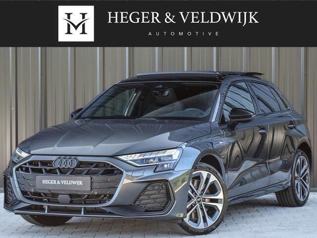Grijs, metallic lak Nieuw 2025 Audi A3 Sportback Competition Hatchback | € 53.900 (Eerlijke prijs) - Afbeelding 1/4