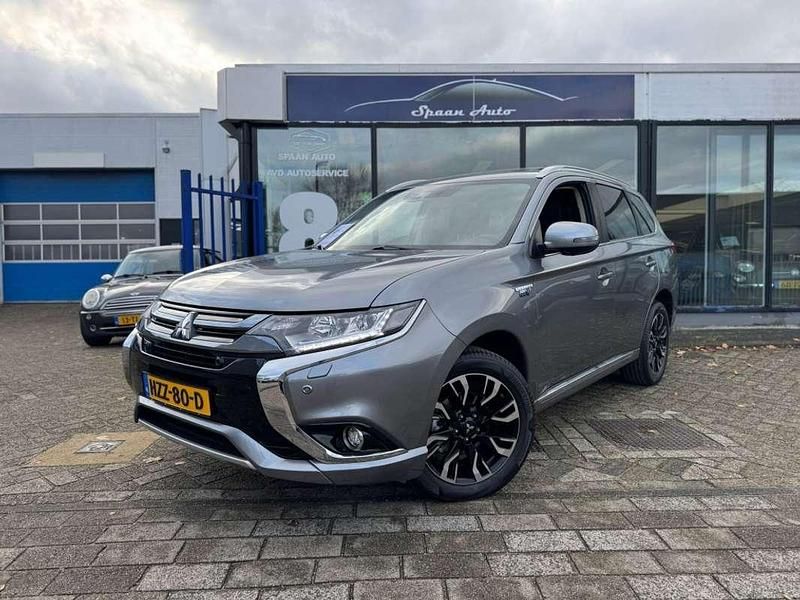 Grijs Gebruikt 2018 Mitsubishi Outlander P-HEV SUV | € 17.950 (Eerlijke prijs) - Afbeelding 1/4