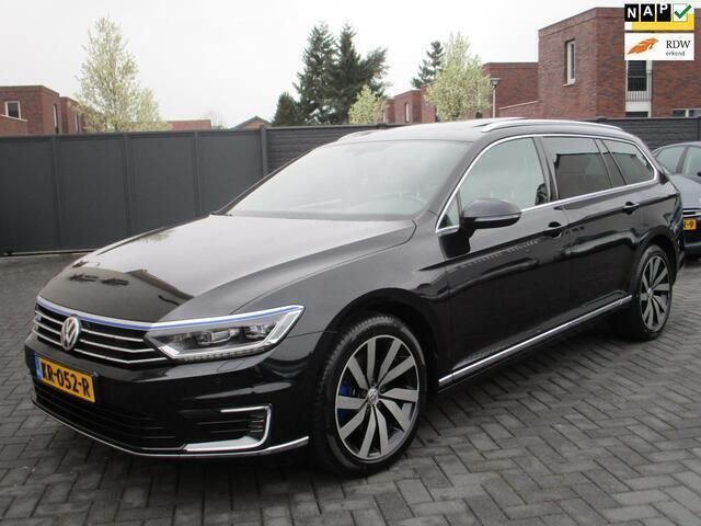 Zwart Gebruikt 2016 VW Passat GTE Stationwagen | € 16.999 (Duur) - Afbeelding 1/4