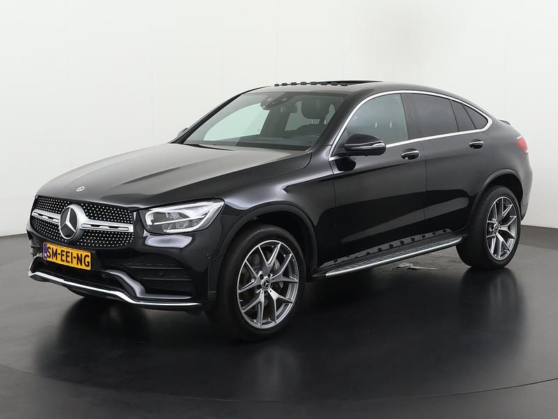 Occasion Mercedes GLC300 AMG line 320 PK (235 kW) 2022 Obsidian black  metallic finish (197u) Coupé