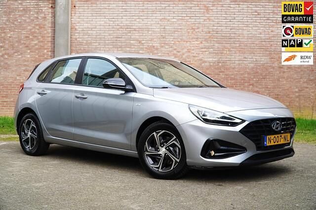 Grijs Gebruikt 2021 Hyundai i30 Comfort Hatchback | € 16.250 (Eerlijke prijs) - Afbeelding 1/4