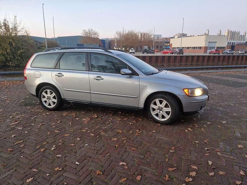Grijs Gebruikt 2005 Volvo V50 Momentum Stationwagen | € 2.500 (Super prijs) - Afbeelding 1/4