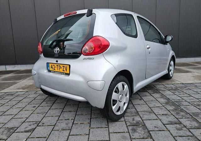 Occasion Toyota Aygo 68 PK (50 kW) 2007 Grijs Hatchback