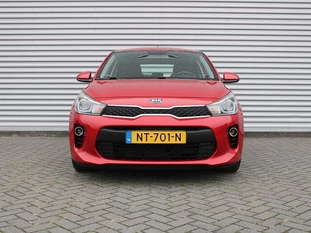 Rood Gebruikt 2017 Kia Rio Hatchback | € 9.750 (Eerlijke prijs) - Afbeelding 1/3