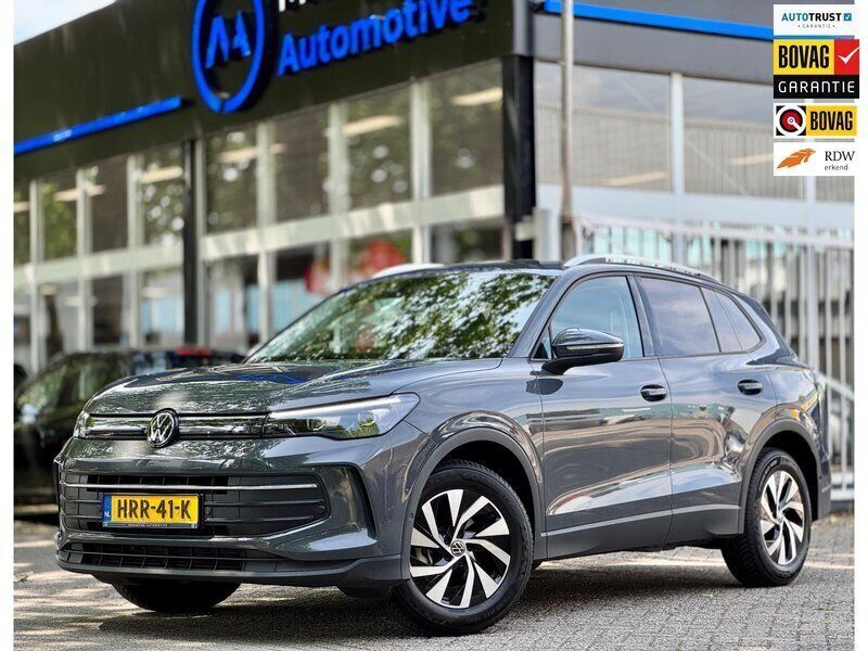 Grijs Gebruikt 2024 VW Tiguan Edition SUV | € 44.995 (Eerlijke prijs) - Afbeelding 1/4