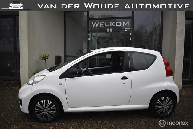 Wit Gebruikt 2012 Peugeot 107 Hatchback | € 1.999 (Eerlijke prijs) - Afbeelding 1/4