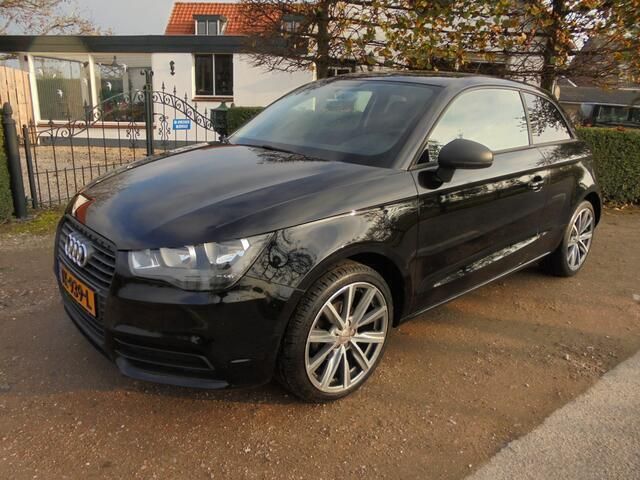 Zwart Gebruikt 2014 Audi A1 Attraction Hatchback | € 8.950 (Eerlijke prijs) - Afbeelding 1/4