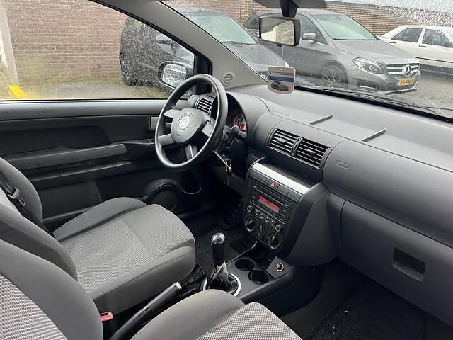 Occasion VW Fox Trendline 54 PK (39 kW) 2006 Zwart (metallic) Hatchback