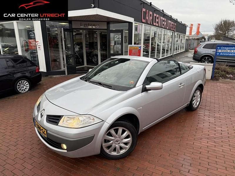 Grijs (metallic) Occasion 2008 Renault Mégane Cabriolet Authentique Cabriolet | € 4.950 (Duur) - Afbeelding 1/4