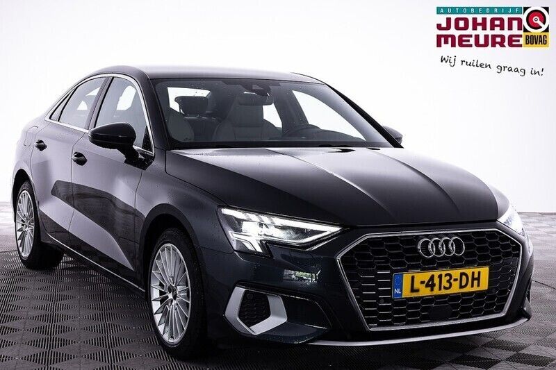 Grijs Gebruikt 2021 Audi A3 Business Sedan | € 27.900 (Goede deal) - Afbeelding 1/4