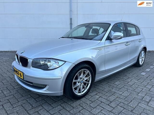 Grijs Gebruikt 2011 BMW 118 Hatchback | € 4.500 (Eerlijke prijs) - Afbeelding 1/4